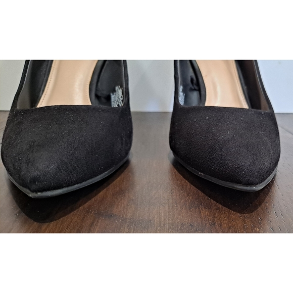 OLD NAVY Black suede heels 8 - Picture 2 of 8